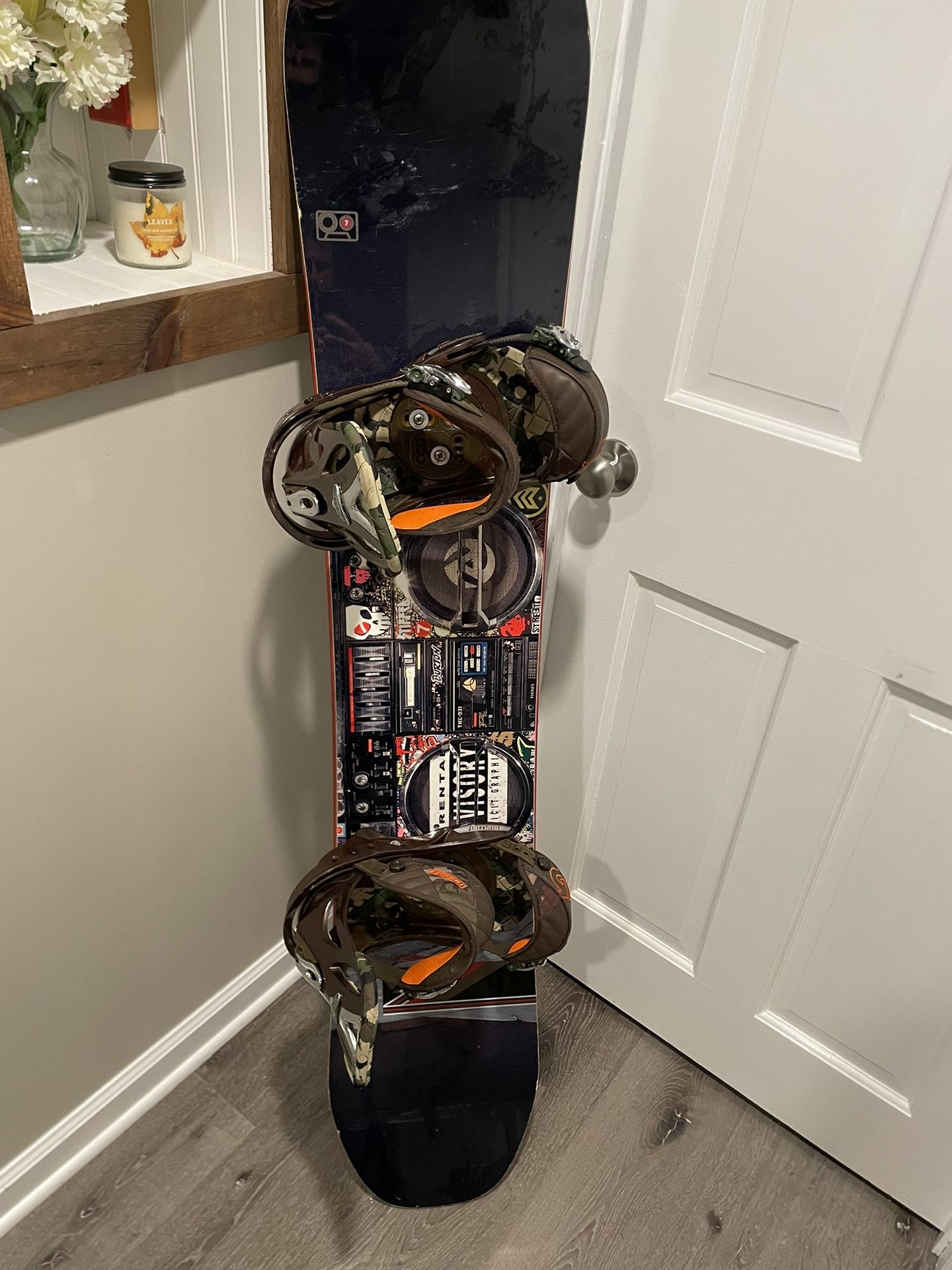 Burton Se7en (Seven) Boombox Street Snowboard w/ Burton Mission Bindings