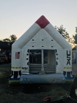 Jump House Space Ship