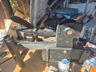 Heavy duty monitor/tv mount