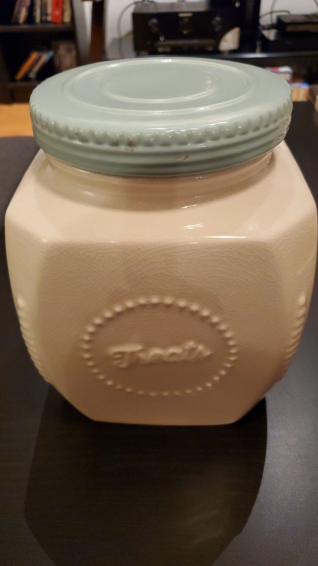 Ceramic cookie (Treat) jar, with silicone seal on the lid to keep in freshness.