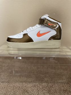 Air Force 1’s Total Orange Mids