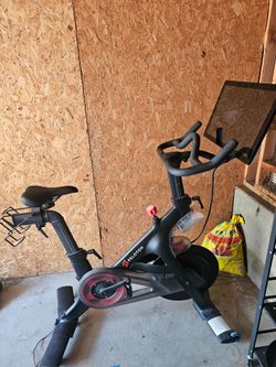 2022 Peloton Bike