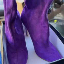 Women’s size 11 Healed slip on boots