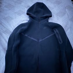 Nike Tech (READ DESCRIPTION)