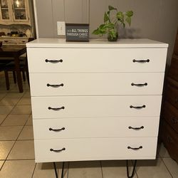 SOLID WOOD DRESSER