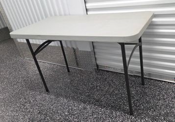 4 foot table with folding legs