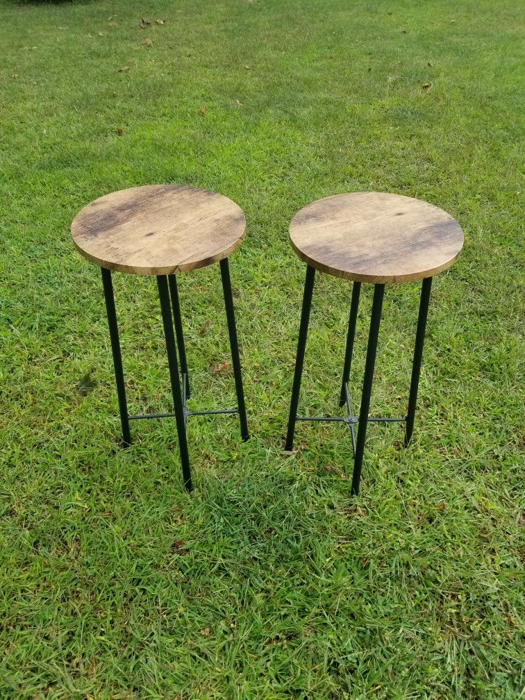 2 Stools