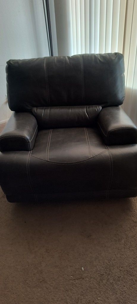 Like New Rocker Recliner Chair Wide Seat