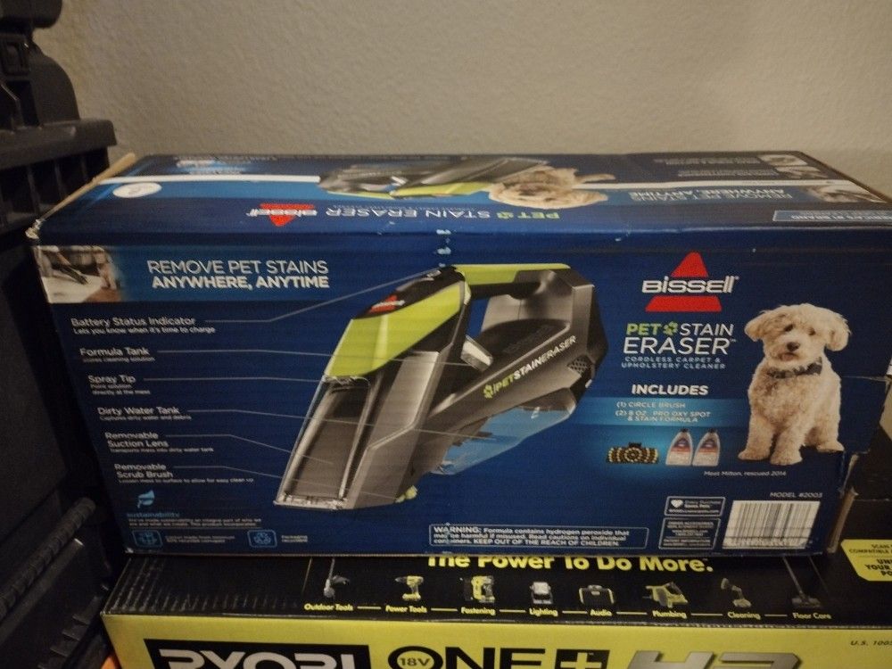 New Bissell Apoulstry Cleaner With Crawling Solution And Scrubber