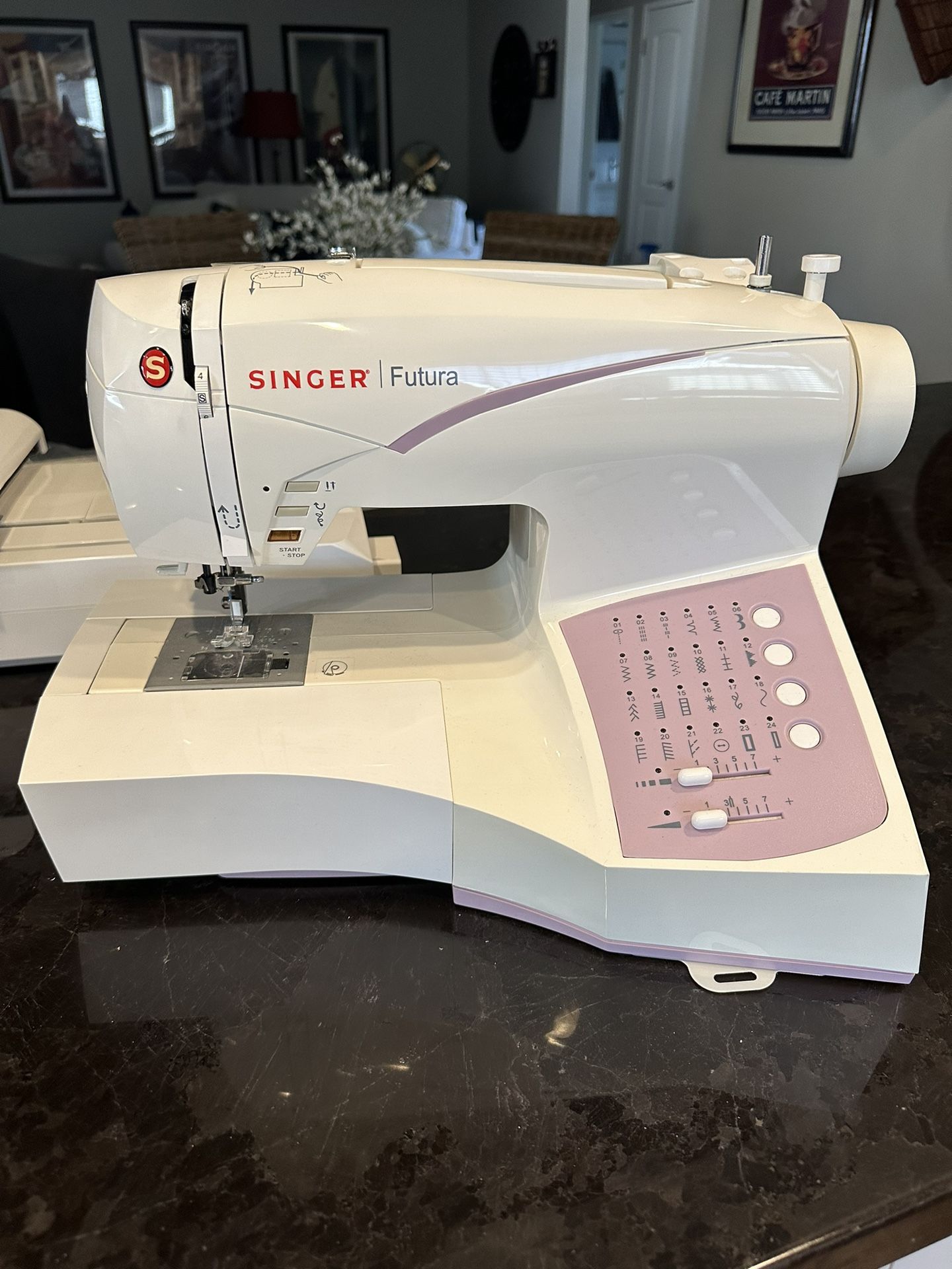 Singer Futura SES 1000 Sewing And Embroidery Machine