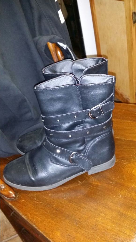 Girls boots