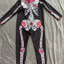 Girls Halloween Skeleton One Piece Suit Size Small (4/5)

BRAND NEW.
