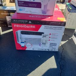 12,000 BTU 115 Volts Window Air Conditioner Cools 550 sq.