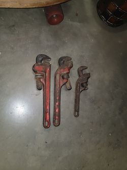 Pipe wrench