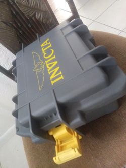 Invicta 3 slot case great condition $40 OBO