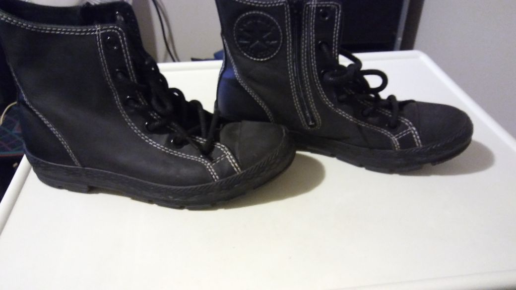 Leather converse boots size 5.5 youth excellent condition