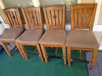 4 BARSTOOLS