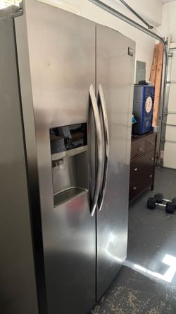 FRIGIDAIRE Gallery refrigerator French Door