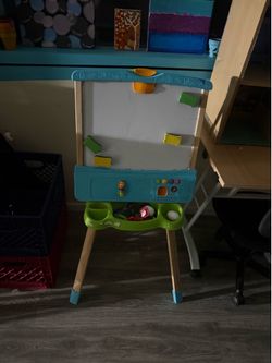 Leapfrog learning easel