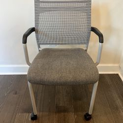 The Wit Guest Chair