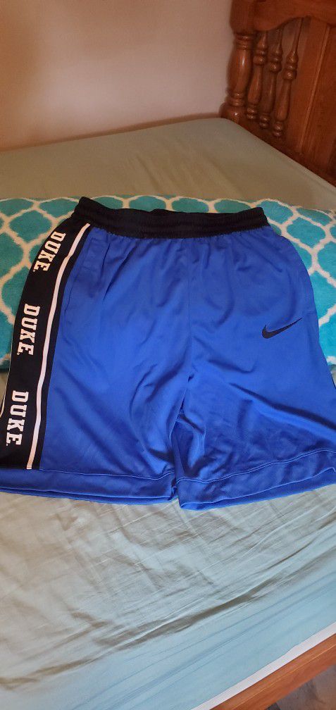 Almost New Nike Basketball Shorts Size L For Men 