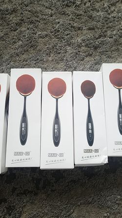 Foundation brushes