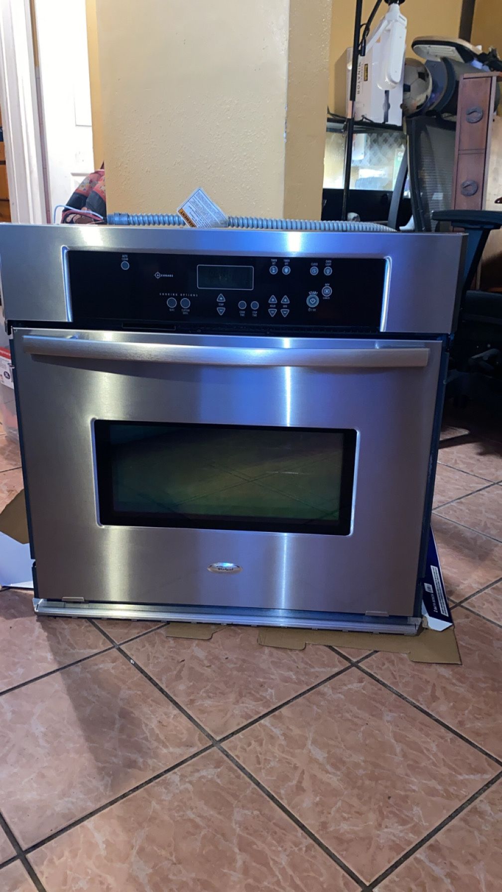 Whirlpool Self Cleaning Wall Oven (LIKE NEW!!)