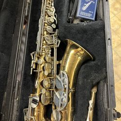 Selmer Bundy 2 Alto Saxophone with New Box of Reeds $400 Firm