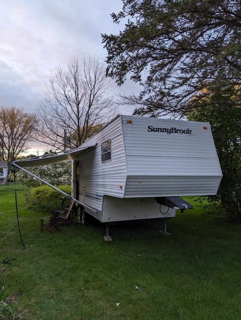 2002 Sunnybrook 5th wheel