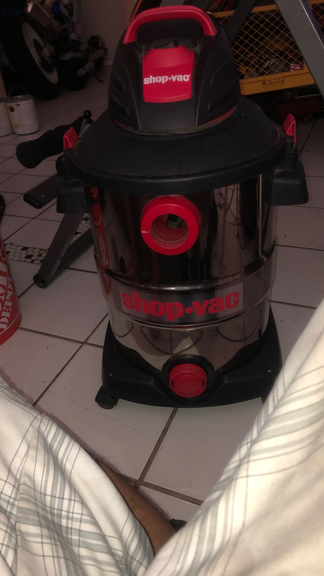 Shop vac, wet and dry