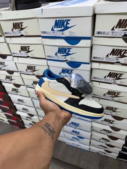Jordan 1’s low Travis Scott