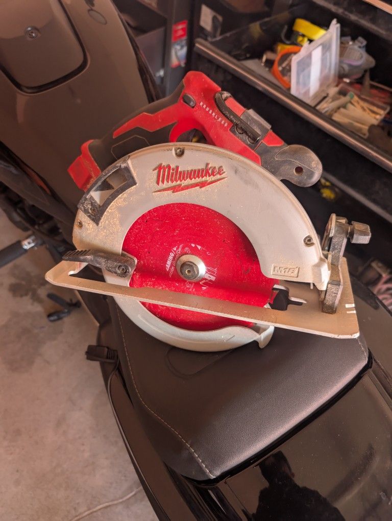 Milwaukee Circular Saw