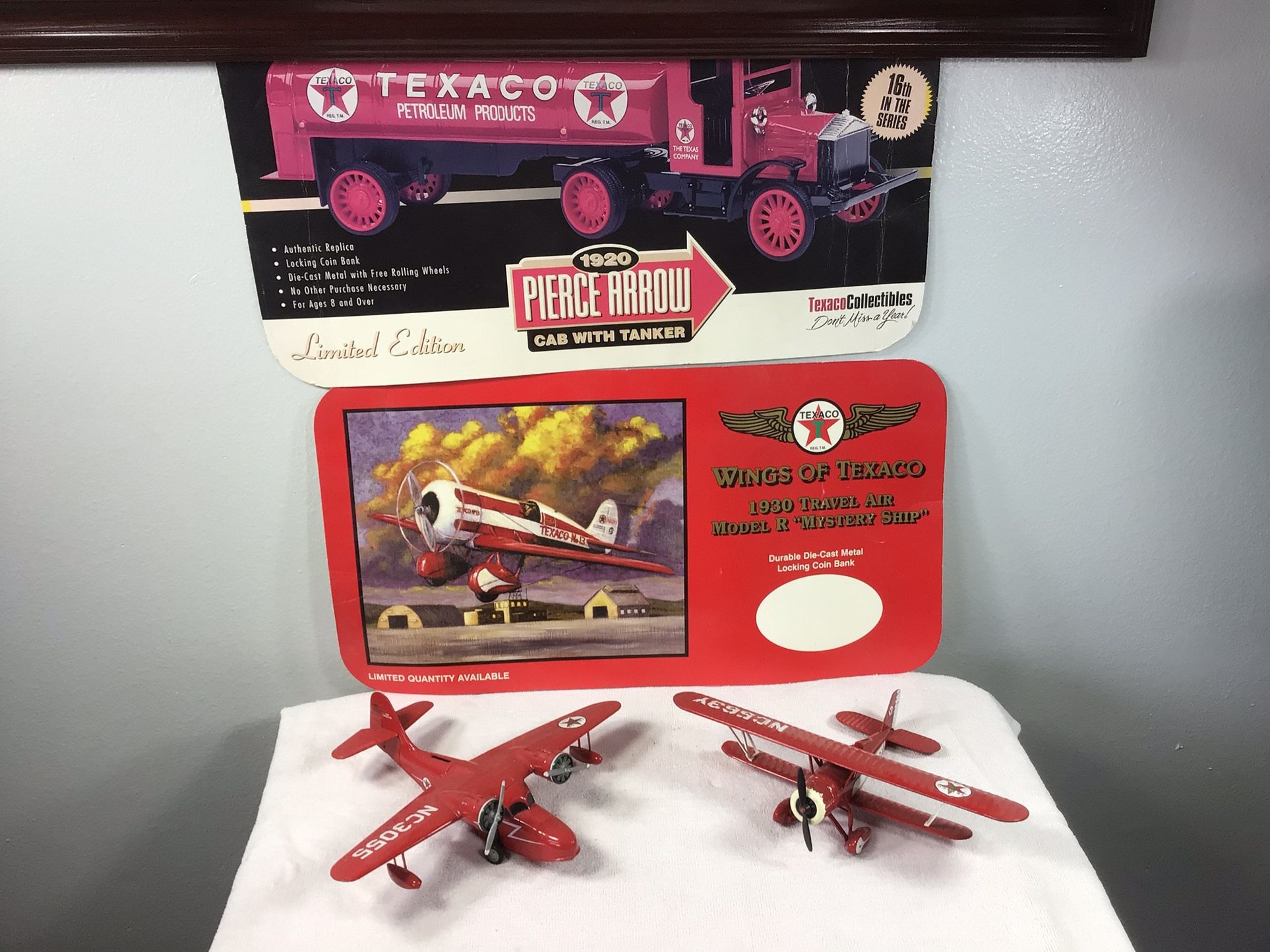 Texaco Giveaway Collection, 2 Posters, 2 Planes