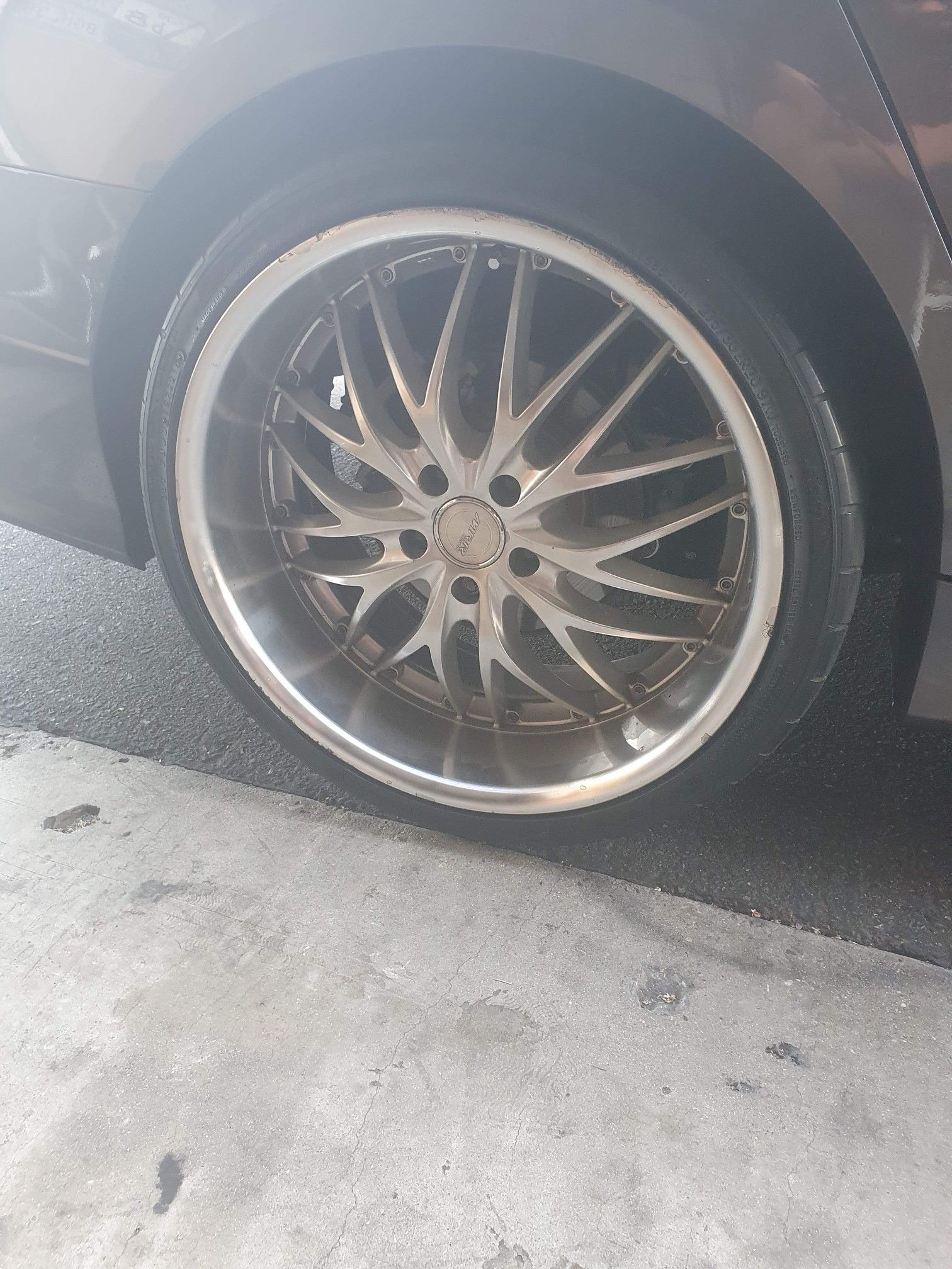 $700 obo 20x8.5 front 20x10.5 rear mrr gt1 staggered rims