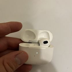 Apple iPods (Missing One)