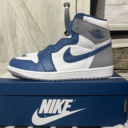 Jordan 1 retro high OG True Blue size 10.5