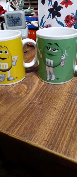 M & M COFFEE CUPS. MUGS