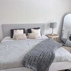 King Size Bed for Sale – Like New