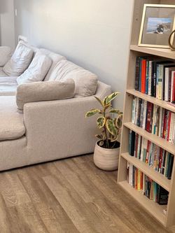 $2000 sectional couch selling for 950