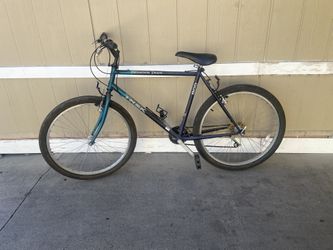 Vintage Mountain Track Trek 800 Bike