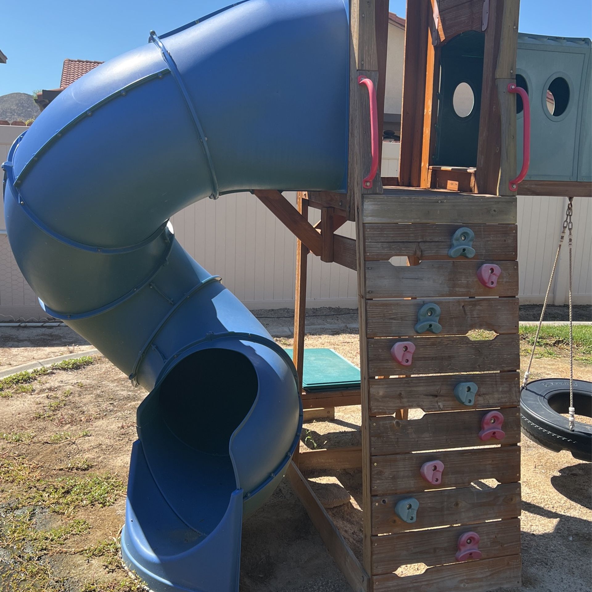 KidKraft Mockingbird View Wooden Swing Set/Playset for Sale in Menifee