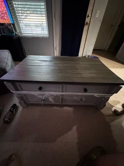 Lift coffee table Ashely