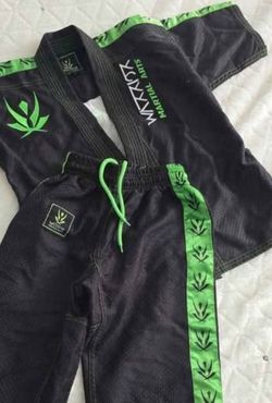 ATA KARATE SET WARRIORS SIZE 00 AND 0 LIKE NEW !