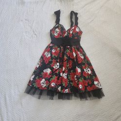🌹💀 Hot Topic Skull & Roses Dress – Size Small 💀🌹