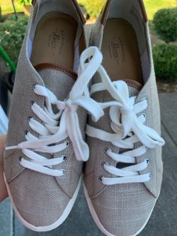 Size 9.M women’s shoes 👟
