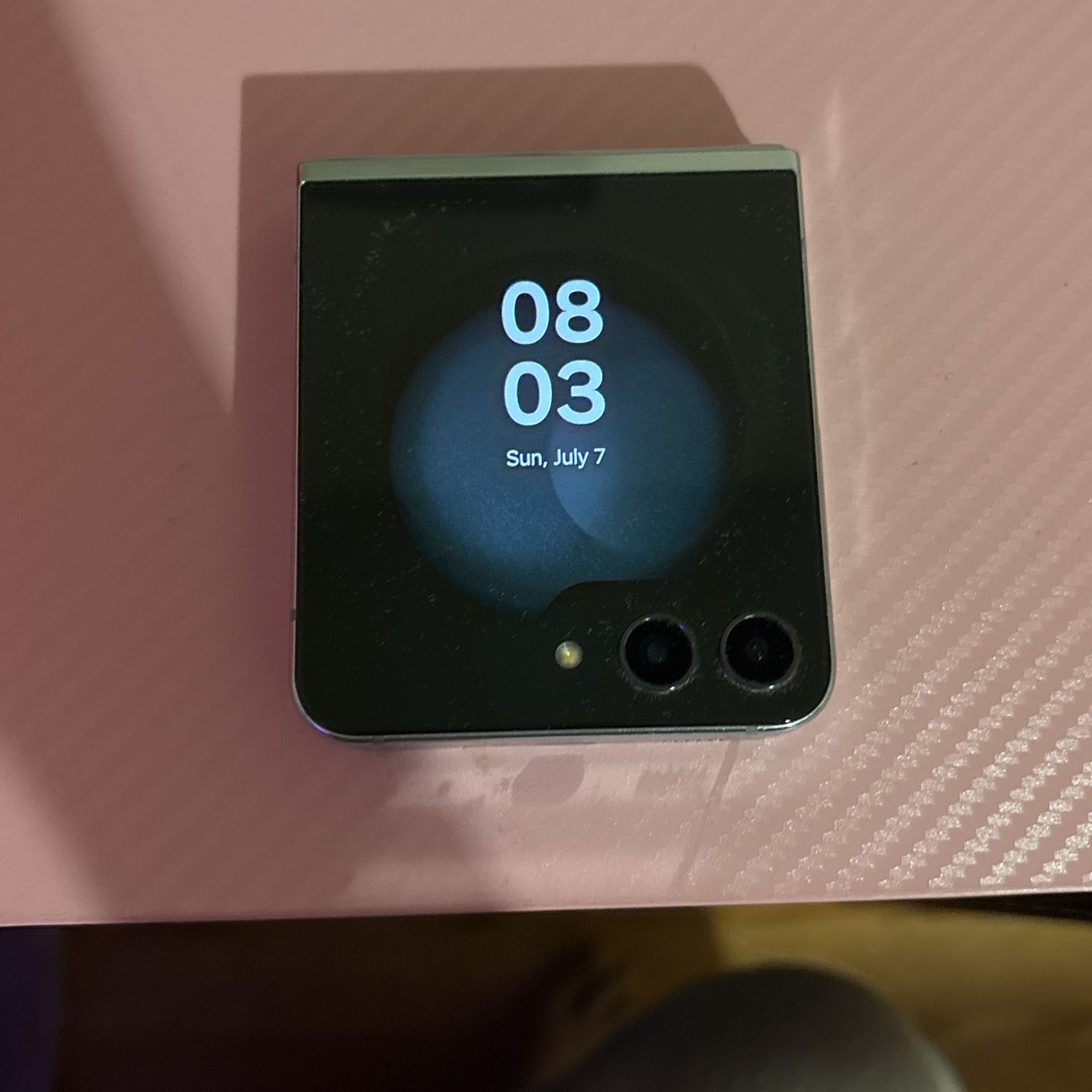 UNLOCKED FLIP 5 5g 128GB!