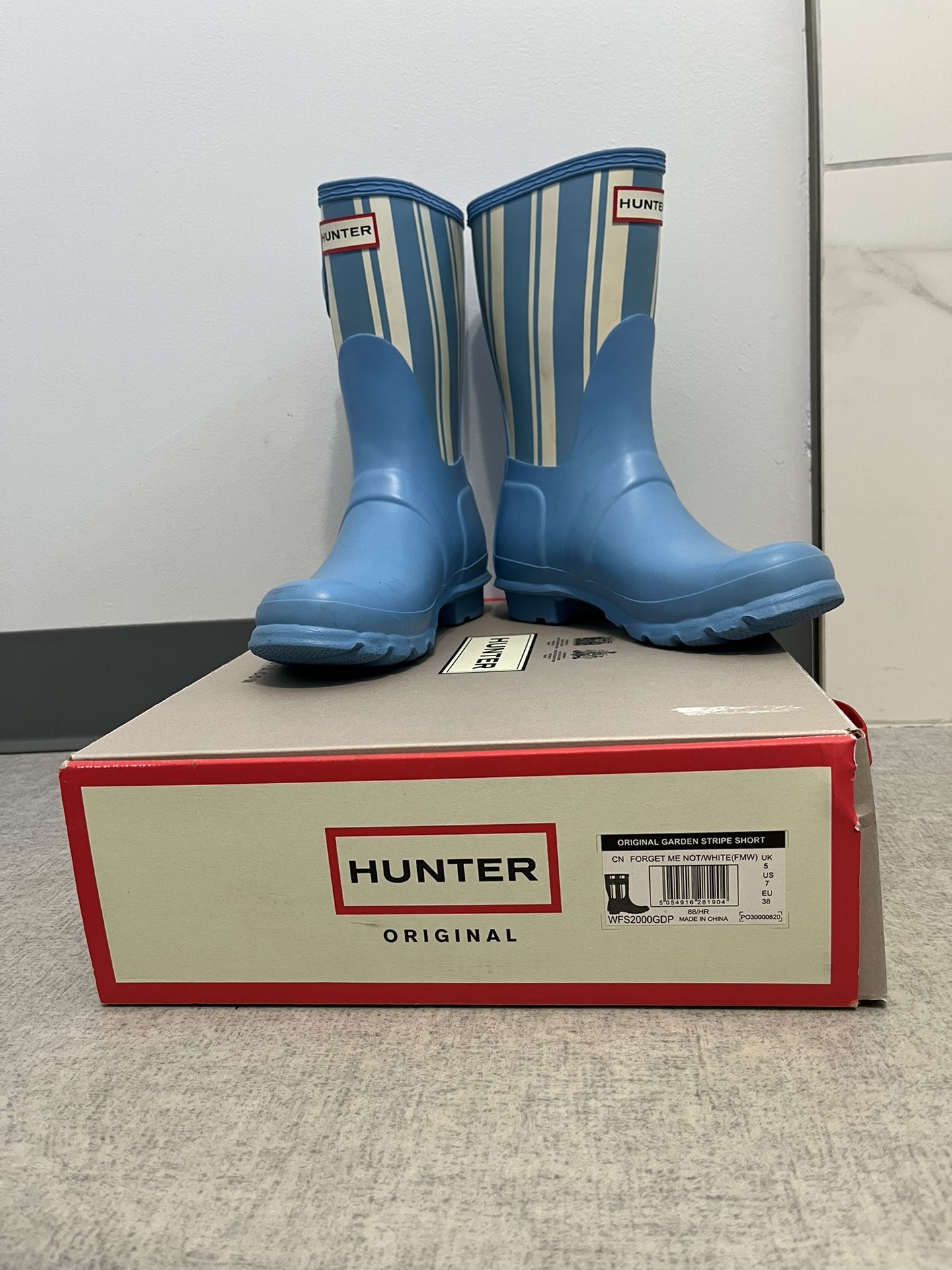HUNTER Rain boots Size 7 20$