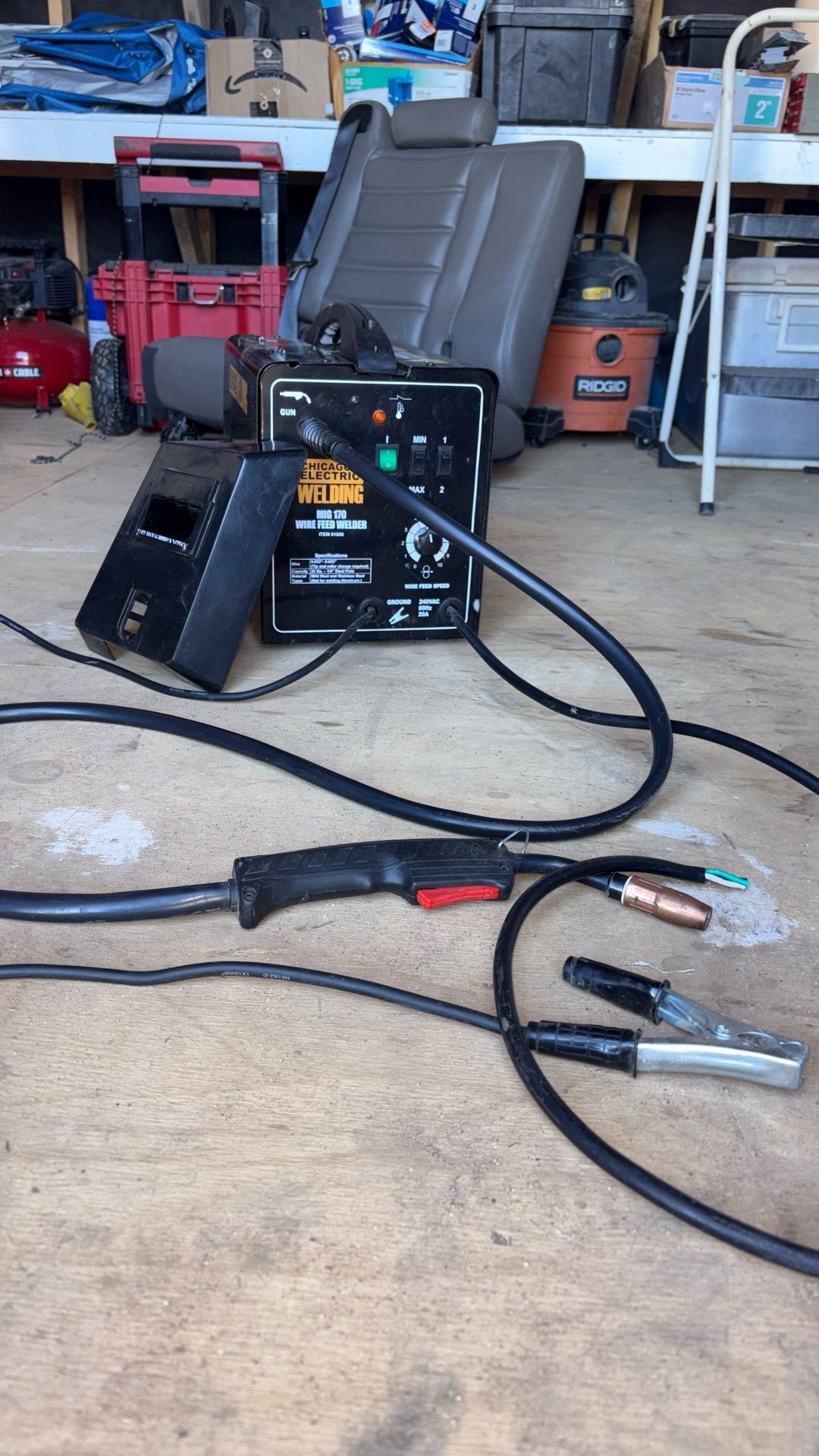 CHICAGO ELECTRIC 170 Amp-DC, 240V MIG/Flux Cored Welder