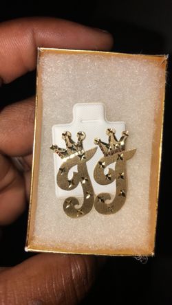 10K Gold โTโ Earrings