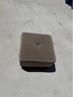 Beige Tufted Ottoman / Foot Rest – Good Condition